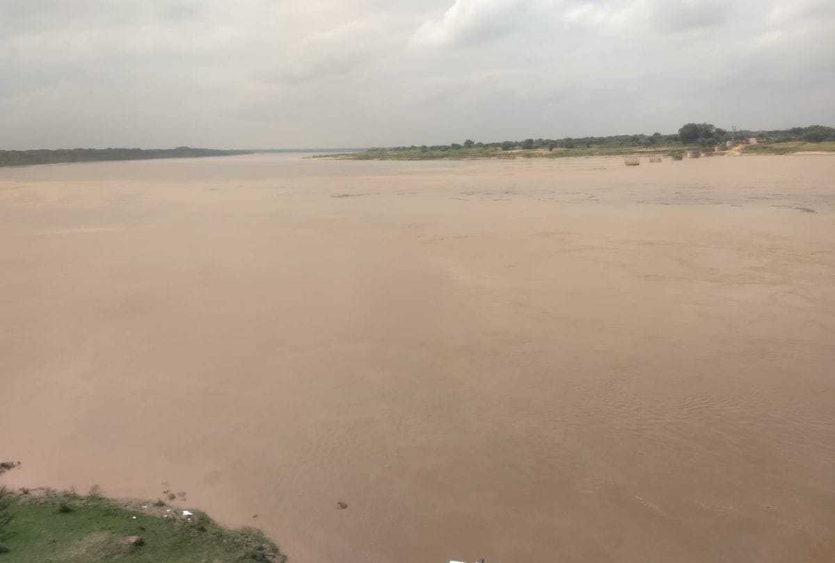Chambal river flowing nears warning level in agra