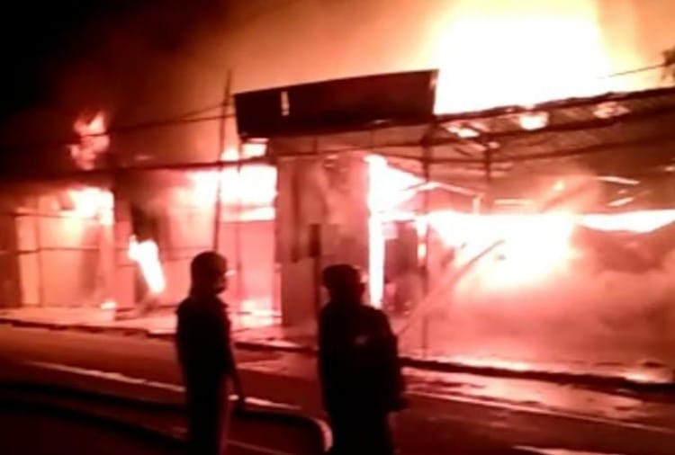 Massive fire broke out in furniture market in Chandigarh