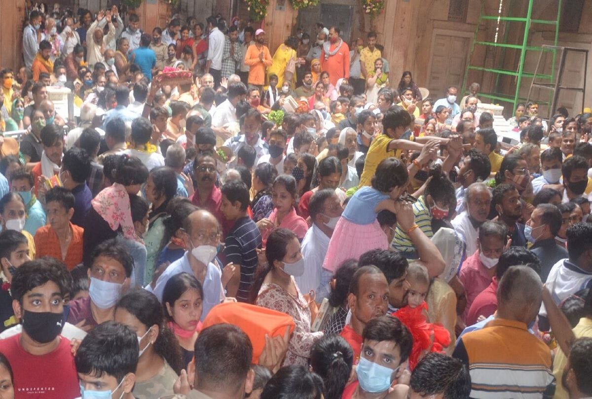 Hariyali Teej 2021: Banke Bihari Swarnarajat Hindola In Vrindavan Devottes Darshan