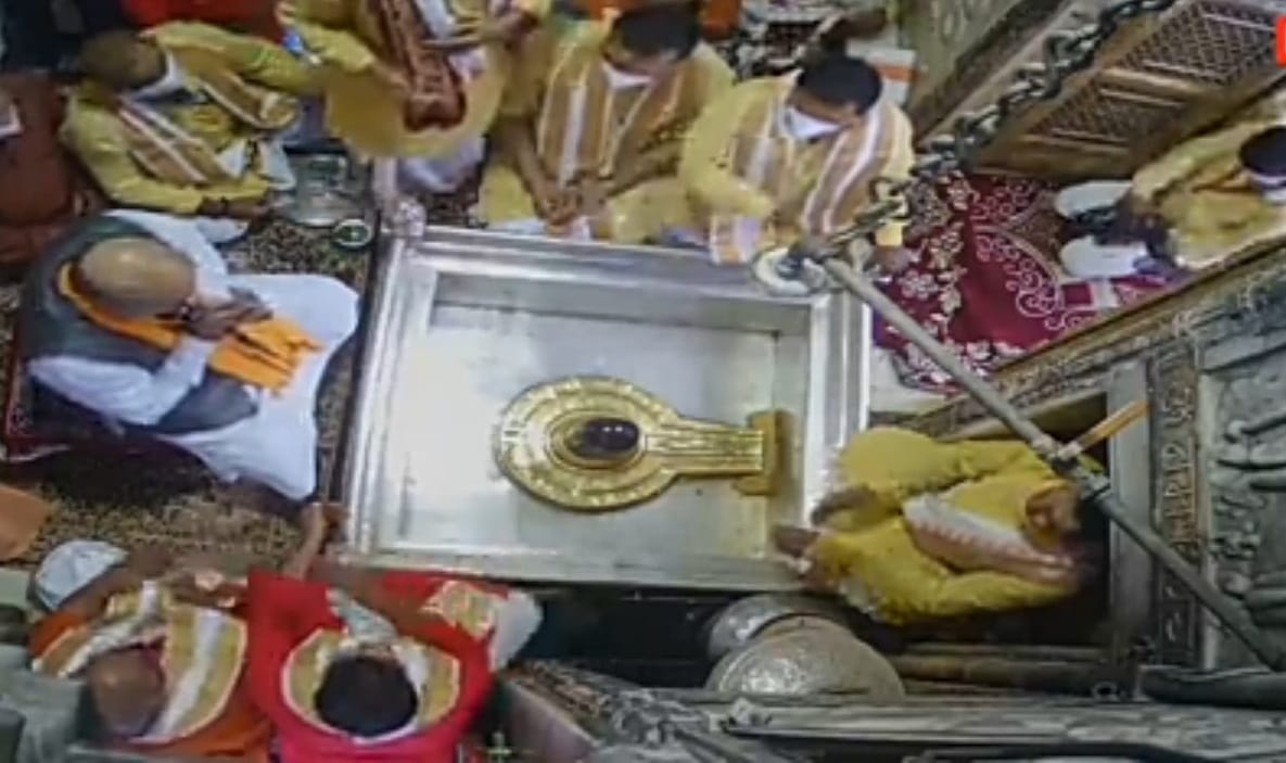 Home Minister amit shah in varanasi updates today visit kashi Vishwanath mandir overview vishwanath corridor cm yogi also present