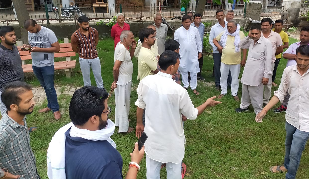 When the city council removed the statue of Tekchand Nain from the park, people came out in protest