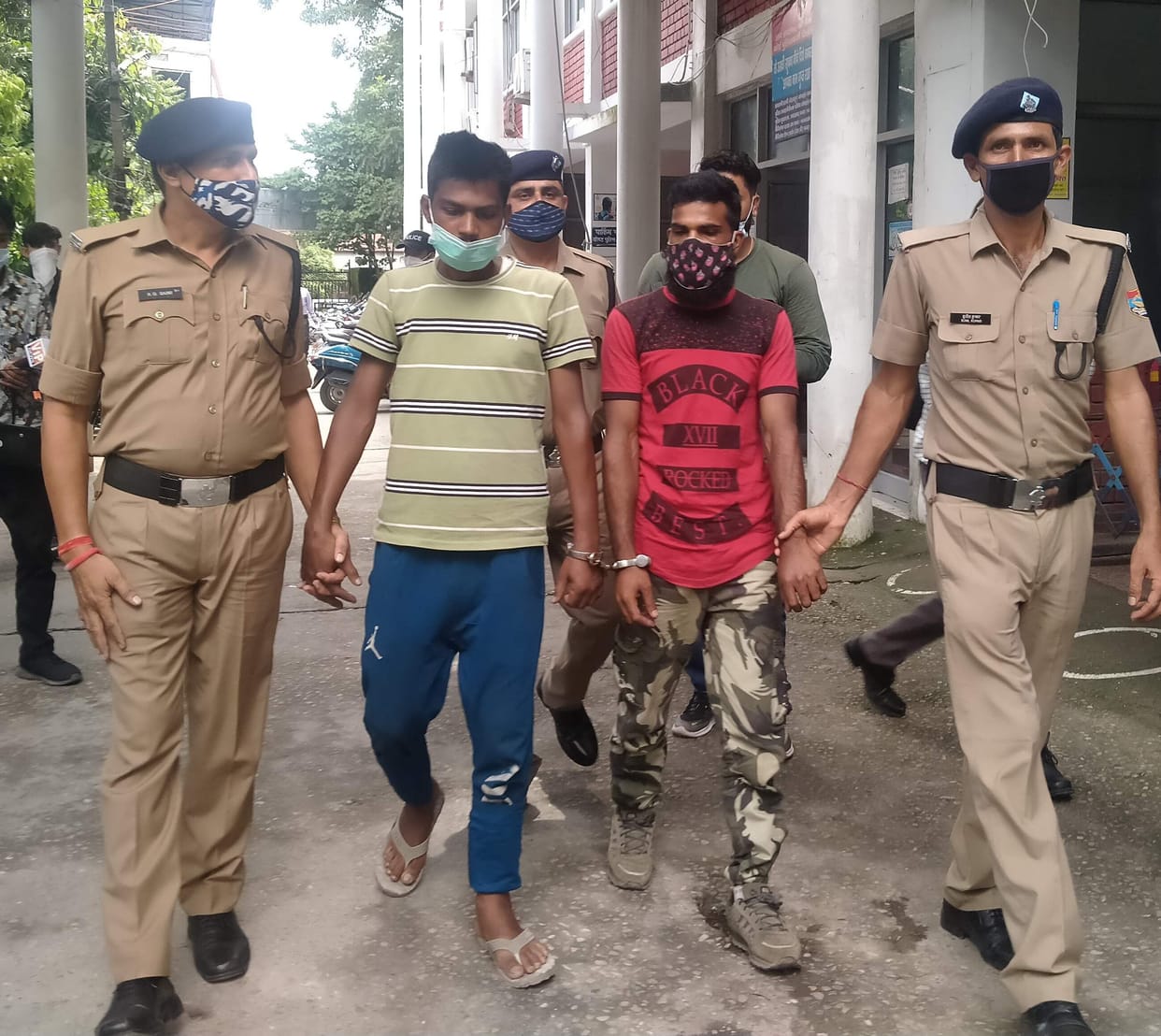 Two real brothers arrested for drug smuggling, 150 grams of smack recovered