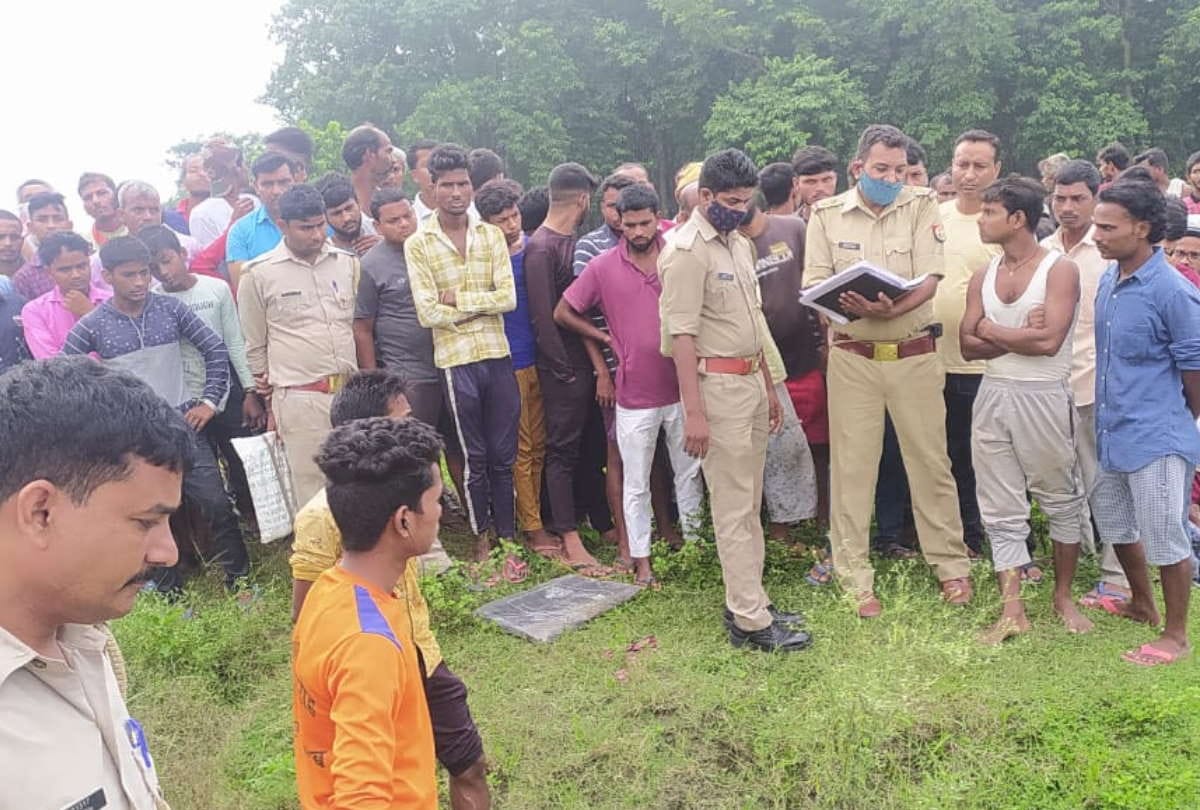 dead body of worker found in gandak river of deoria
