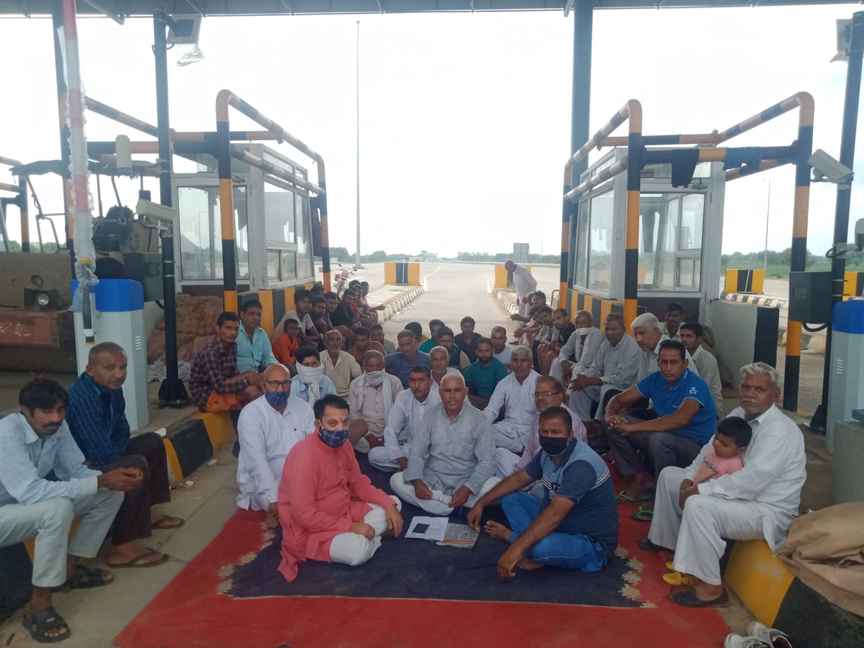 Demonstration at toll plaza under construction