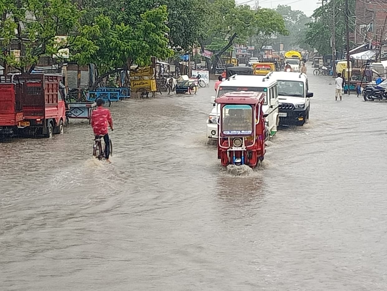 Ballia: Rain brought relief from humidity, no relief from waterlogging