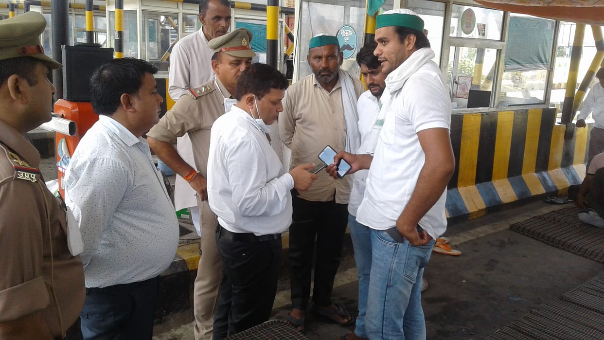 Toll free for catching farmer's tractor-trolley