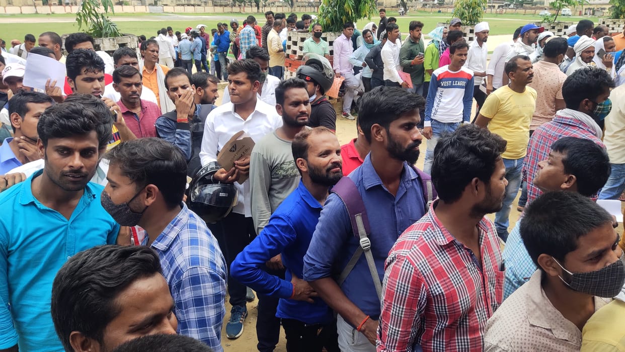 Recruitment of ambulance personnel started, youth arrived in large numbers