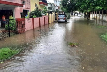 105 mm of rain in Prayagraj, more than a dozen trees fell down the storm