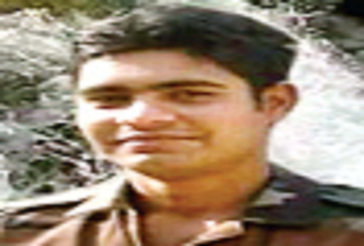 Pratapgarh: The dead body of the martyr soldier Ritesh pal did not reach, CM Yogi Adityanath gave help of 50 lakh rupees