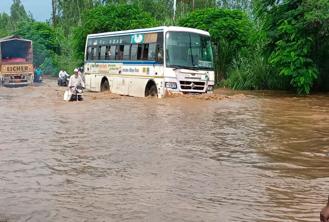 uttarakhand monsoon rain : due to heavy rain river overflow in bajpur, people faces flood like condtion, photos