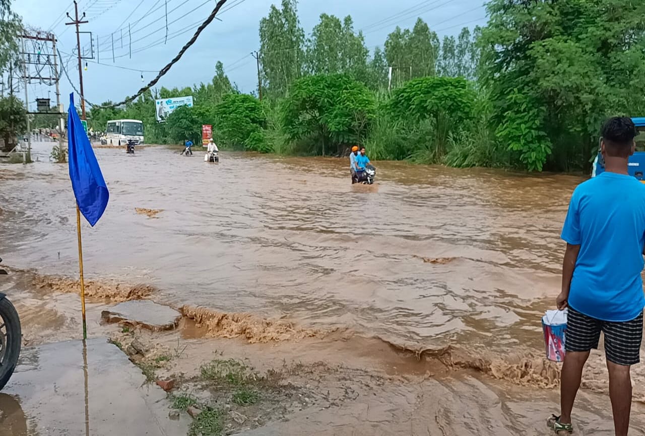 uttarakhand monsoon rain : due to heavy rain river overflow in bajpur, people faces flood like condtion, photos