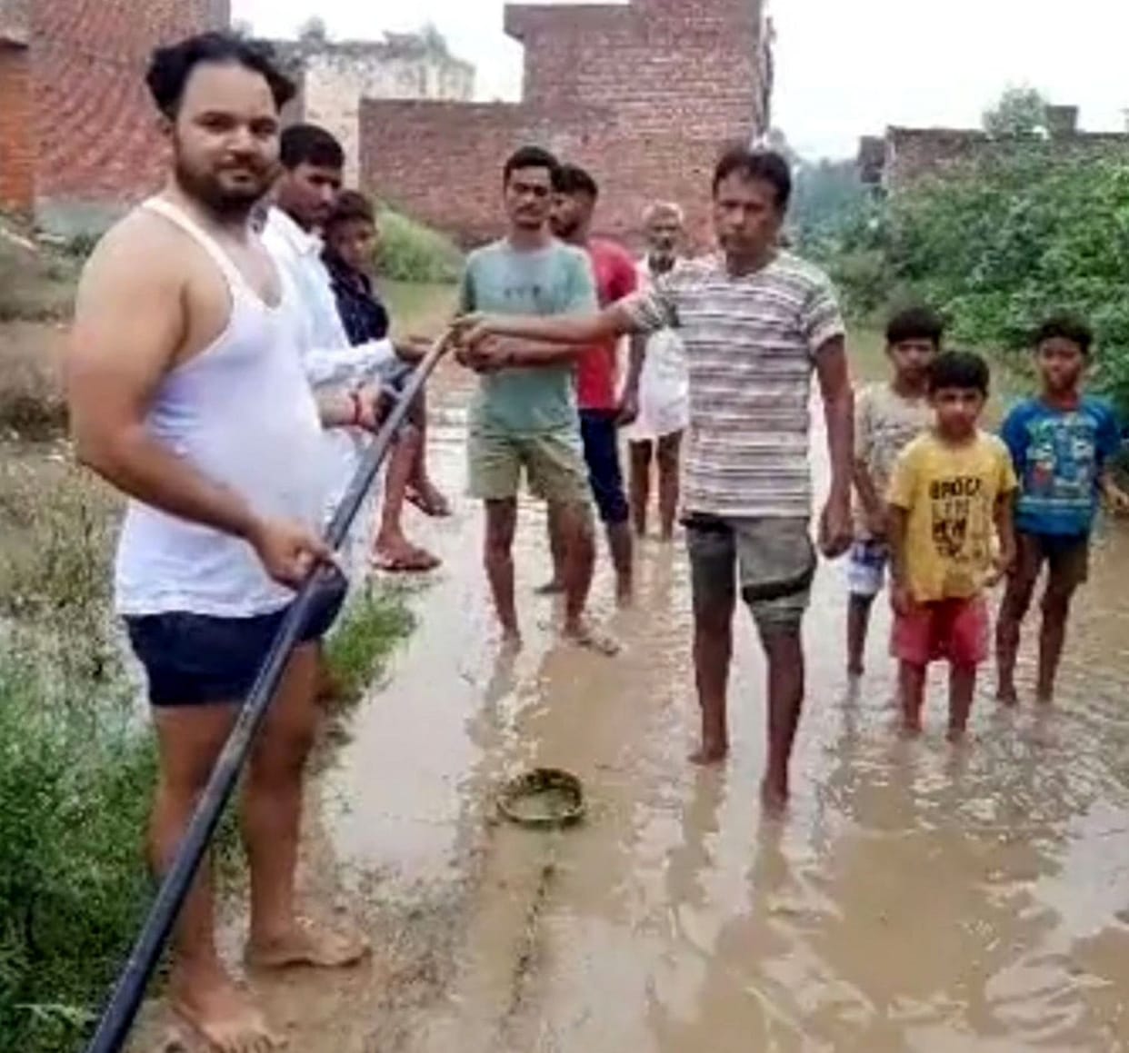 Rain water drainage stopped, tight people announced migration