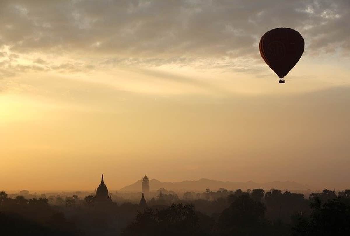 Visit these places around Delhi to take hot air balloon ride