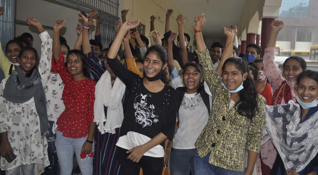 UP Board: 100% results of many schools