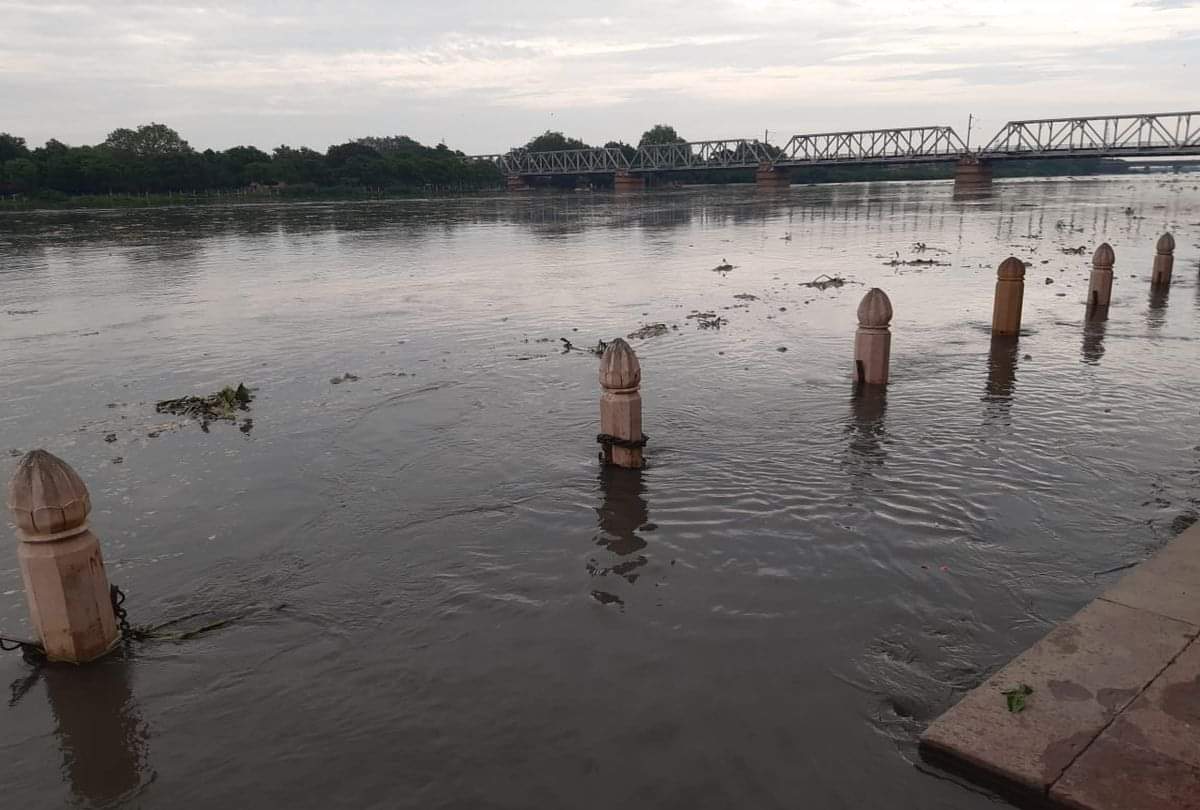 Weather today heavy rain warning in Agra