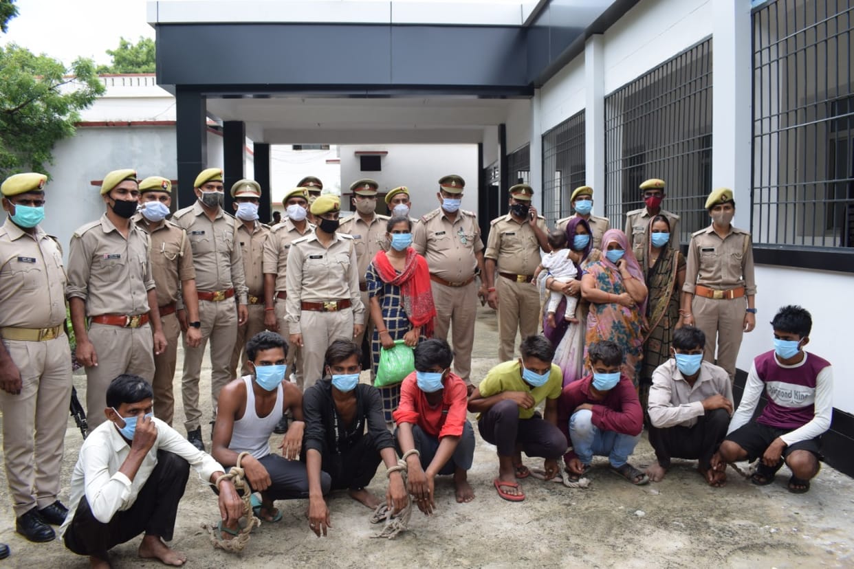 etawah news,12 people arrested for stealing businessman's house