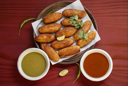 आज की रसोई:अचानक आ गए मेहमान तो झटपट बनाएं ये लजीज डिश, बहुत आसान है रेसिपी  - Crispy Potato Bread Balls Recipe In Hindi Tasty And Easy Snacks Recipe -  Amar Ujala