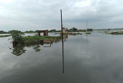 Sewer water reached the fields 1500 bighas of crops submerged