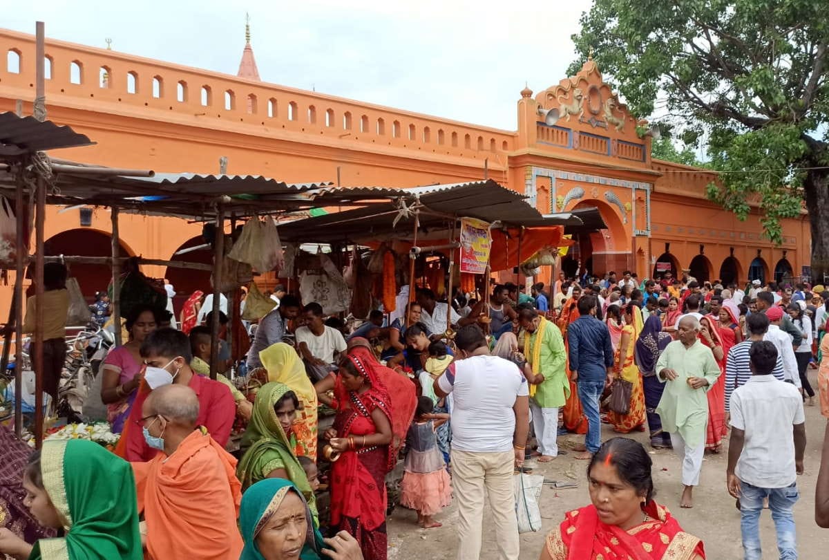 Sawan Somwar 2021 Crowd of devotees gathered in Dugdheshwarnath temple Rudrapur on the second Monday of Sawan