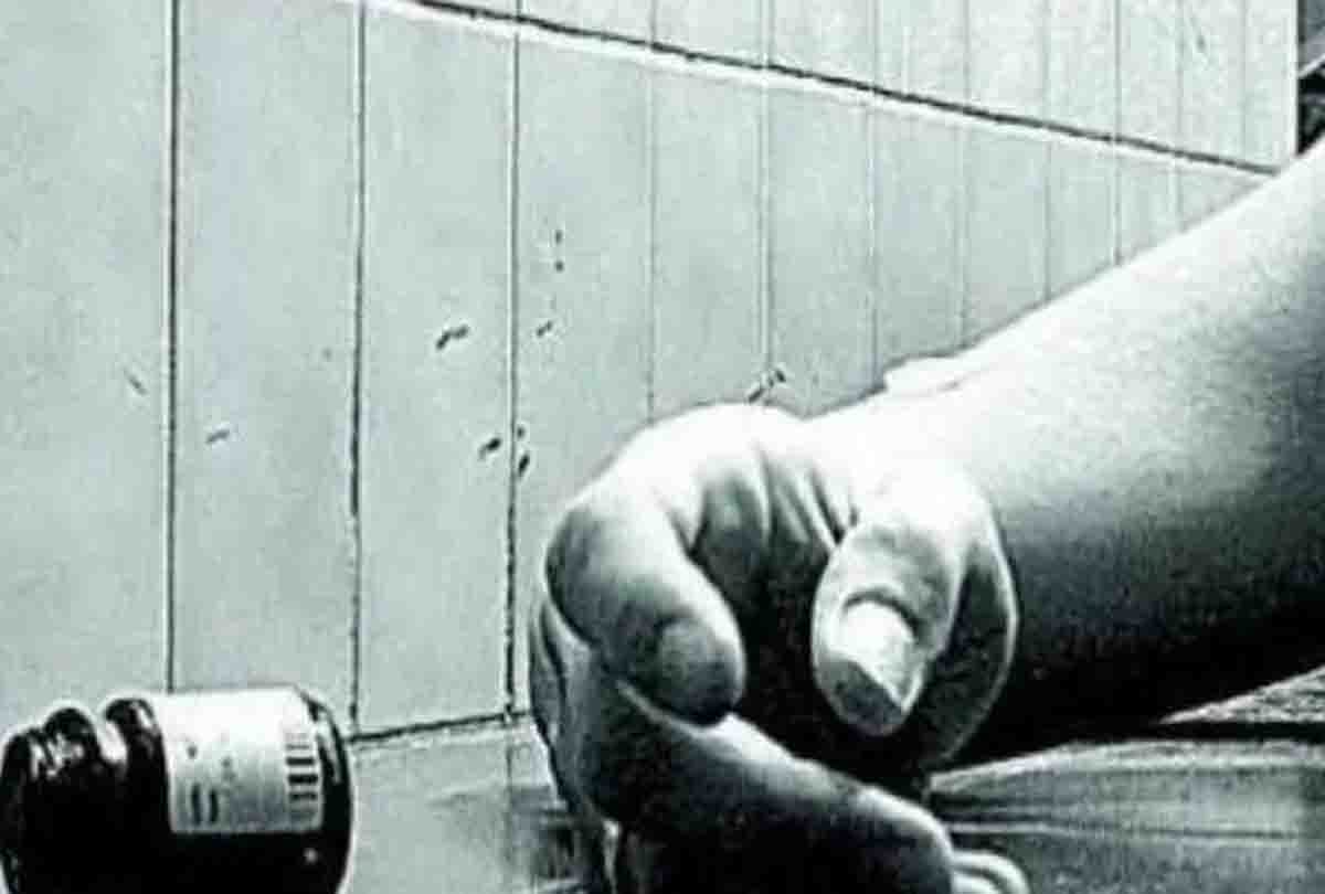 newly married couple ate poison, both are in critical condition