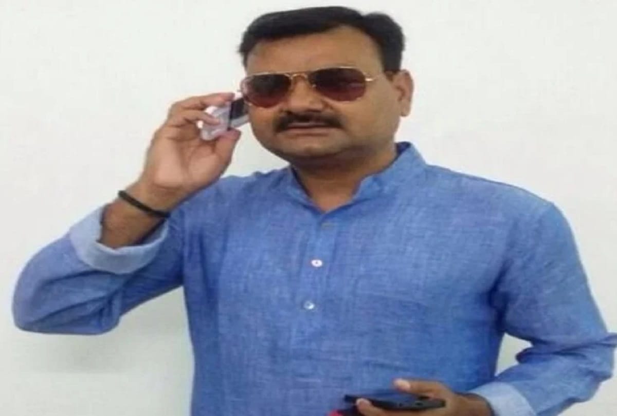 video of bjp mla sanjay singh gangwar joining hands in front of sadar kotwal goes viral
