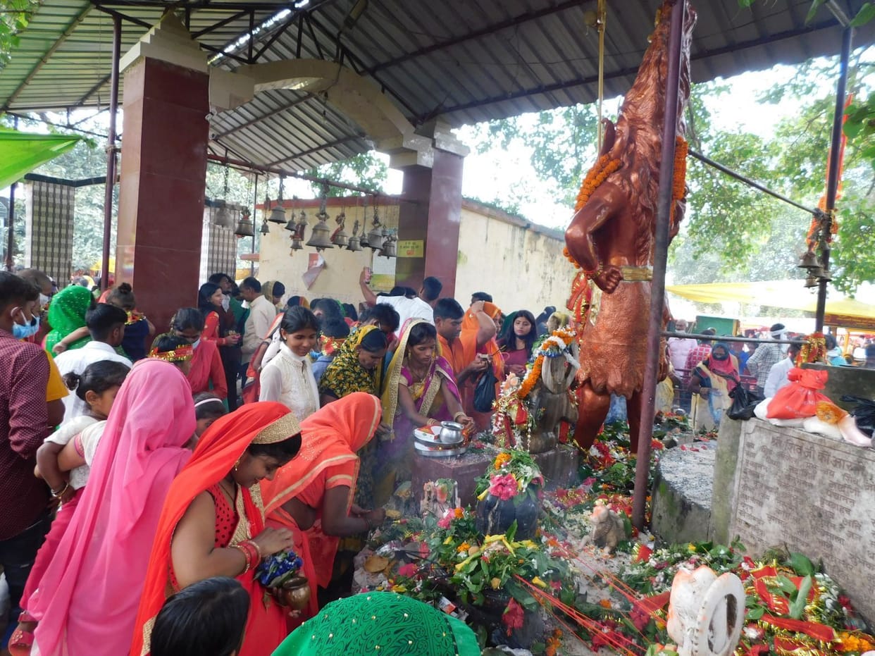 The pagoda reverberated with the shouts of Bol Bam