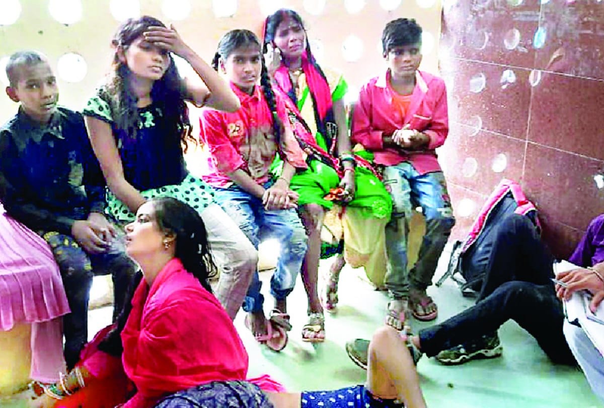 Rae Bareli: Tractor-trolleys overturned, four devotees died, 44 injured, devotees were going to Ghuisarnath to offer water