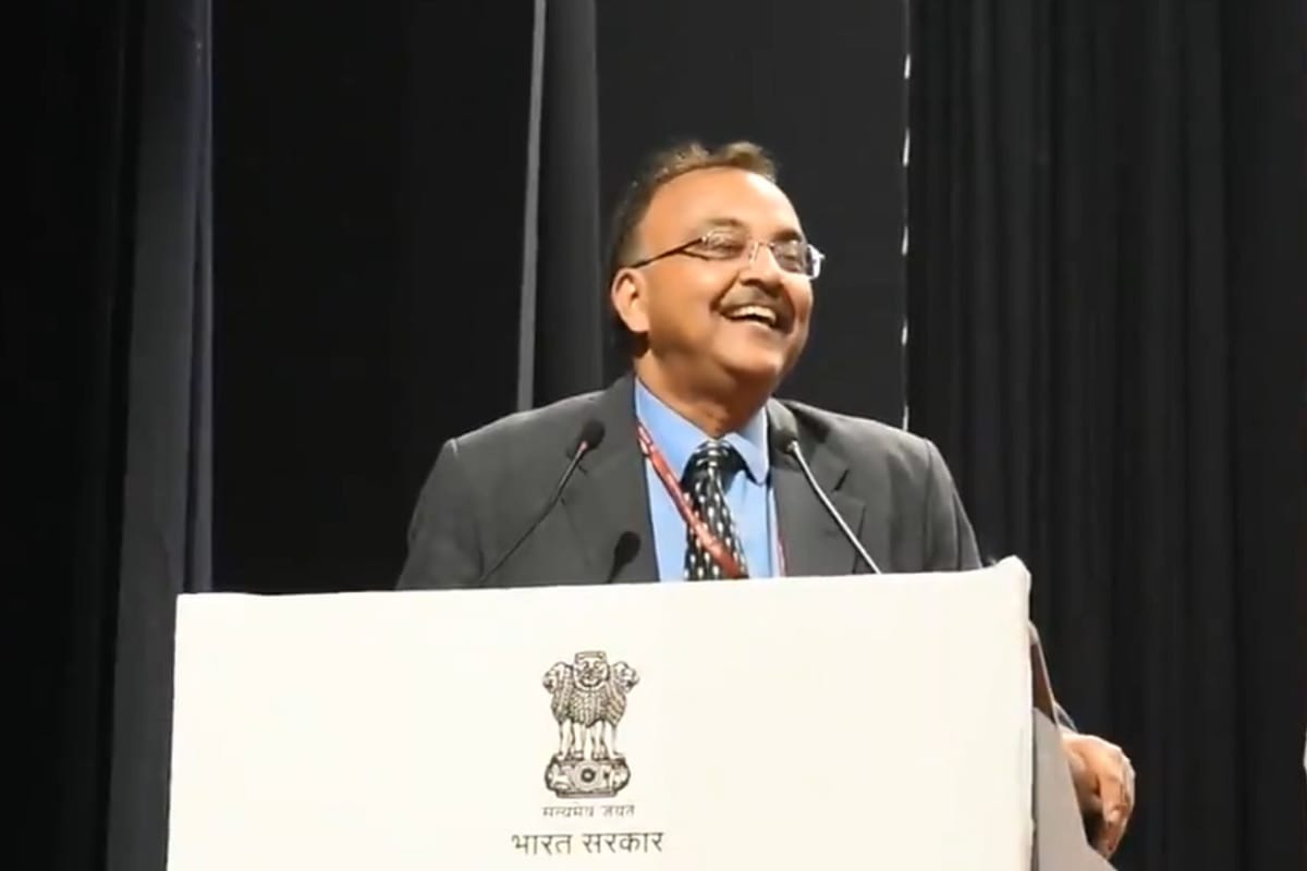 senior bureaucrat in PMO Amarjeet Sinha resigned from his post news in Hindi