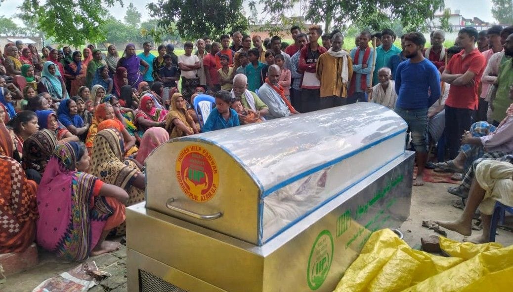 Demonstration by placing the dead body of the married woman, removed after registering the case
