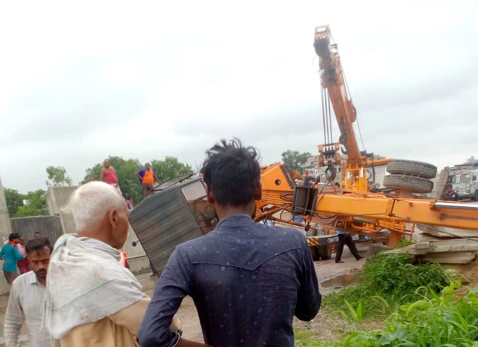 Broken pole, 10 hours electricity of four thousand houses