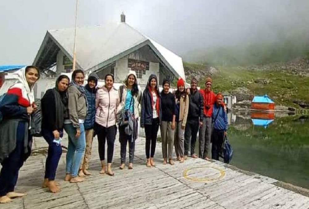 Uttarakhand News: Devotees reaching Hemkund Sahib even after closing doors
