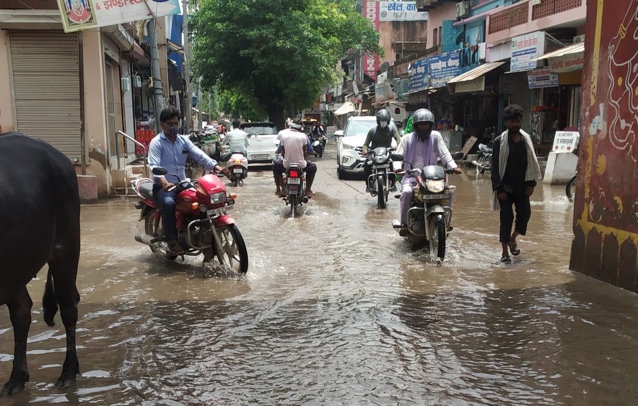 No sorting of 457 km long sewer line of the city, it is difficult for people to leave their homes