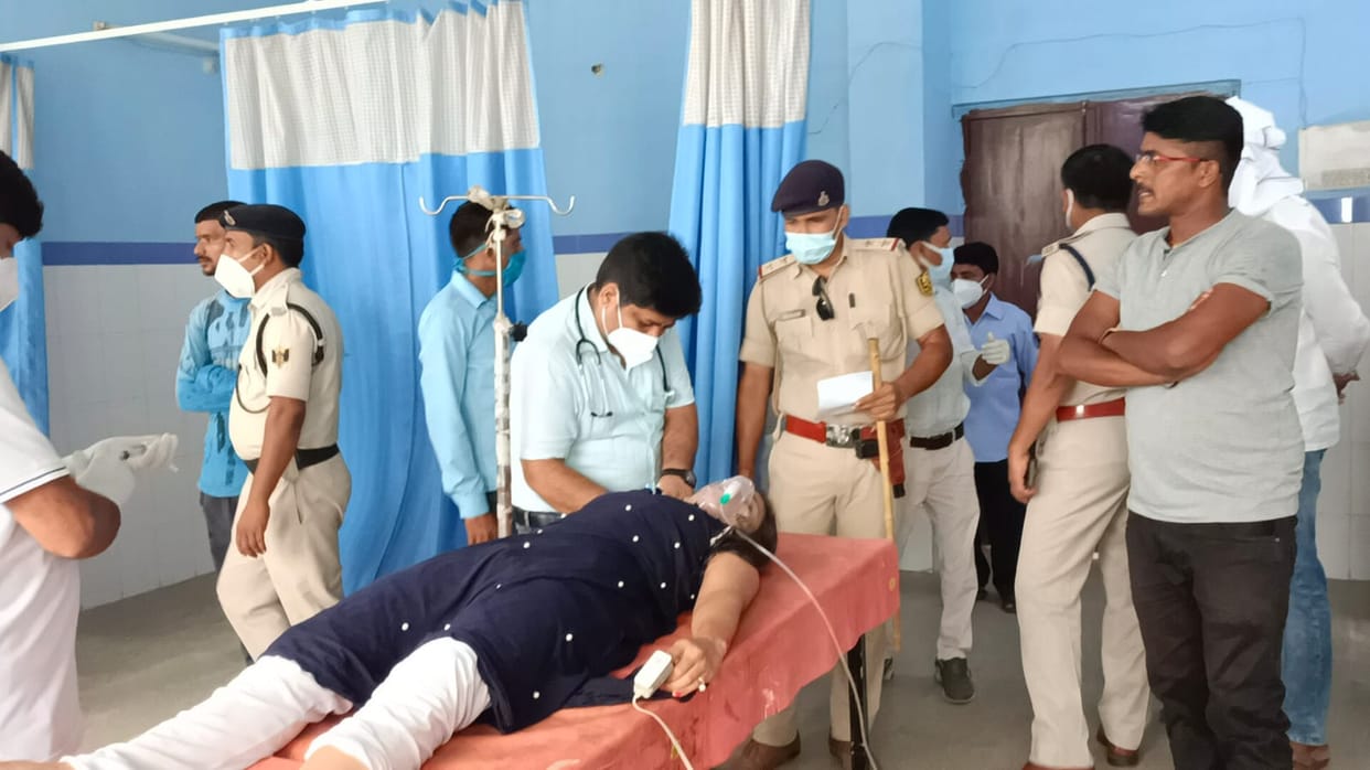 two girls attemt Suicide in ballia aunt jumped in GangA with niece AFTER HAND tied with  scarf in  niece died