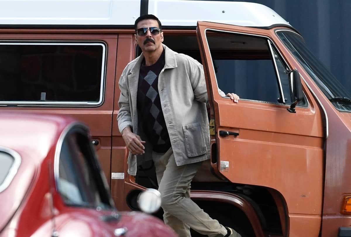 Kangana Ranaut cheers for Akshay Kumar's 'blockbuster' BellBottom wishes the team for theatrical release