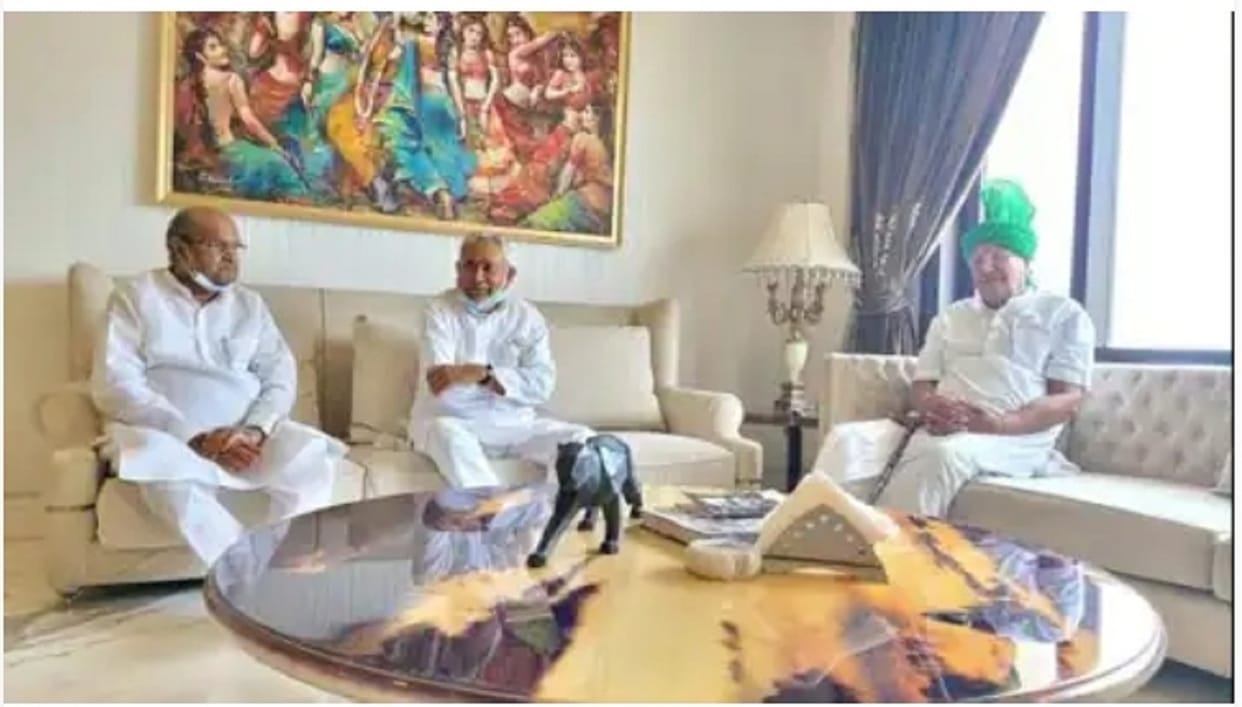 Haryana: CM Nitish Kumar met Omprakash Chautala in Gurugram, JDU told PM material