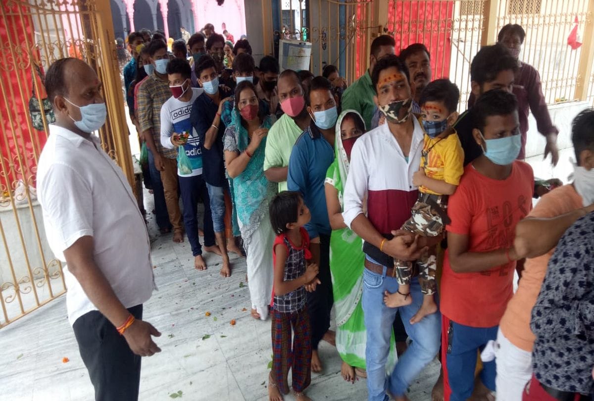 Sawan ka Somvar Devotees Offered Jalabhishek Of Lord Shiva  In Agra