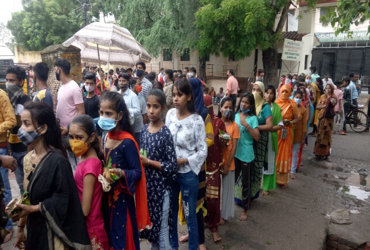 Sawan ka Somvar Devotees Offered Jalabhishek Of Lord Shiva  In Agra