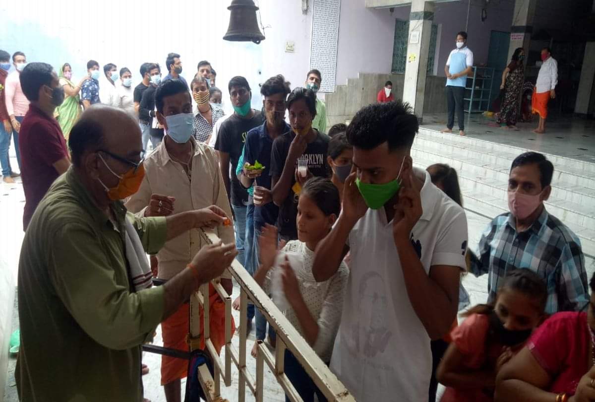 Sawan ka Somvar Devotees Offered Jalabhishek Of Lord Shiva  In Agra
