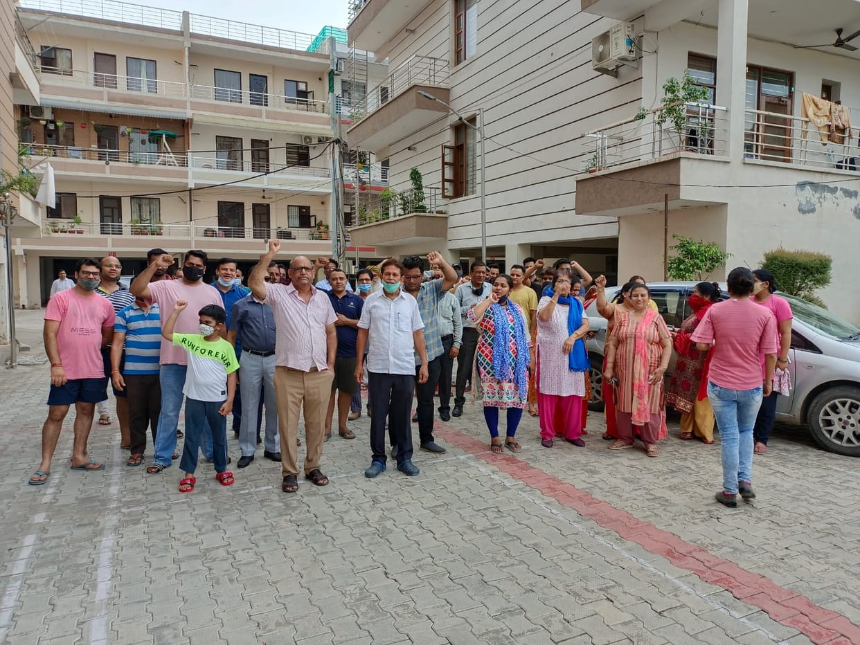 People of Imperial Garden Society demonstrated against the builder