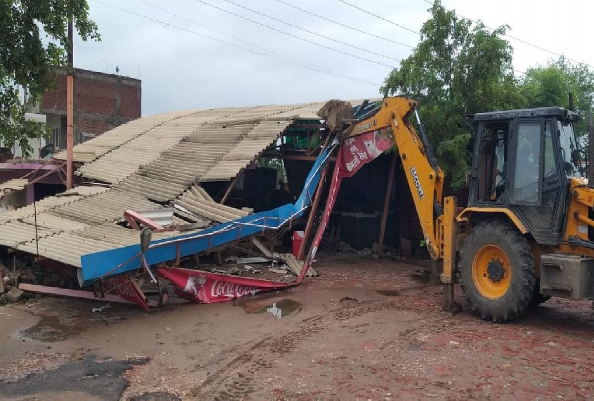agra police caught fake liquor from harsh dhaba demolished dhaba by nhai