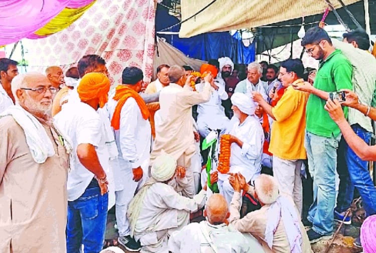 Farmer Leader Gurnam Singh Chadhuni says that farmers will have to take power in hand 