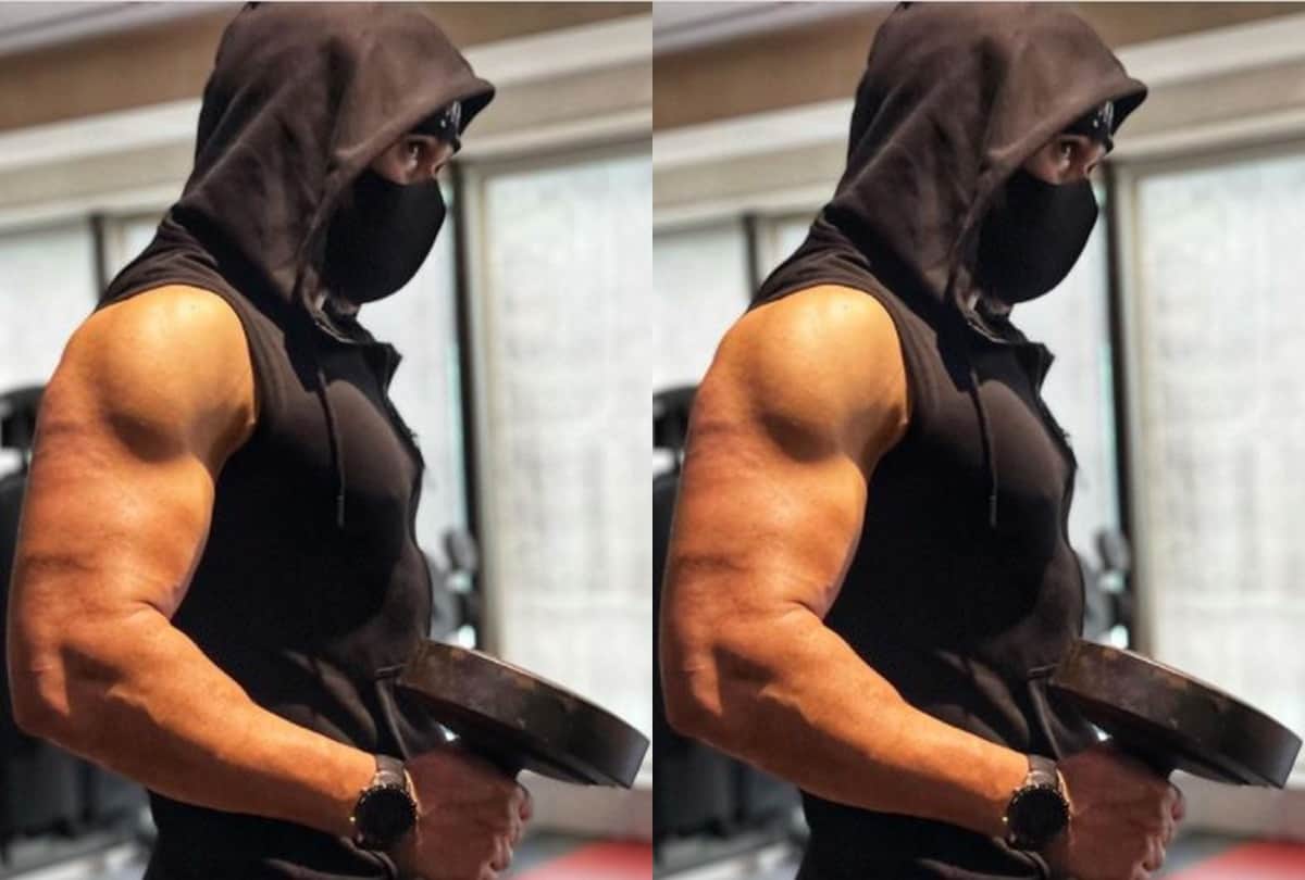 Emraan hashmi flaunt his biceps after training for tiger 3 fans are amazed by his transformation