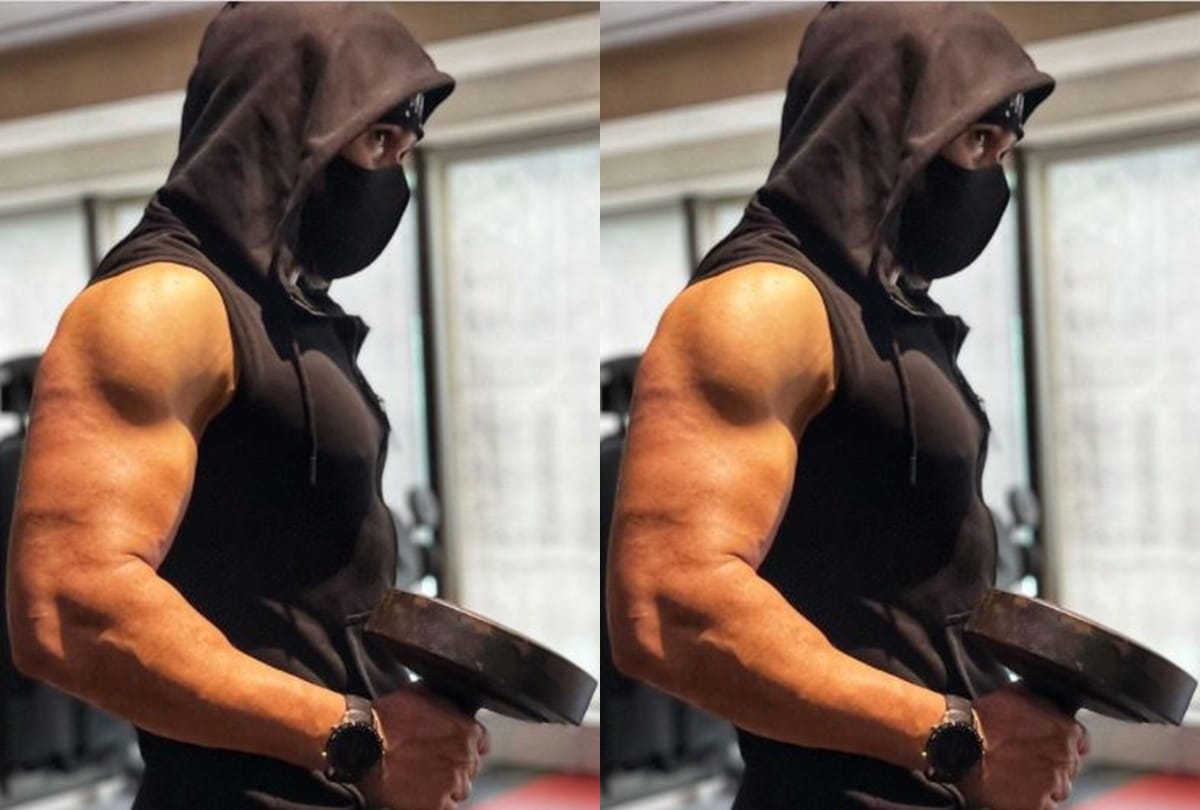 Emraan hashmi flaunt his biceps after training for tiger 3 fans are amazed by his transformation