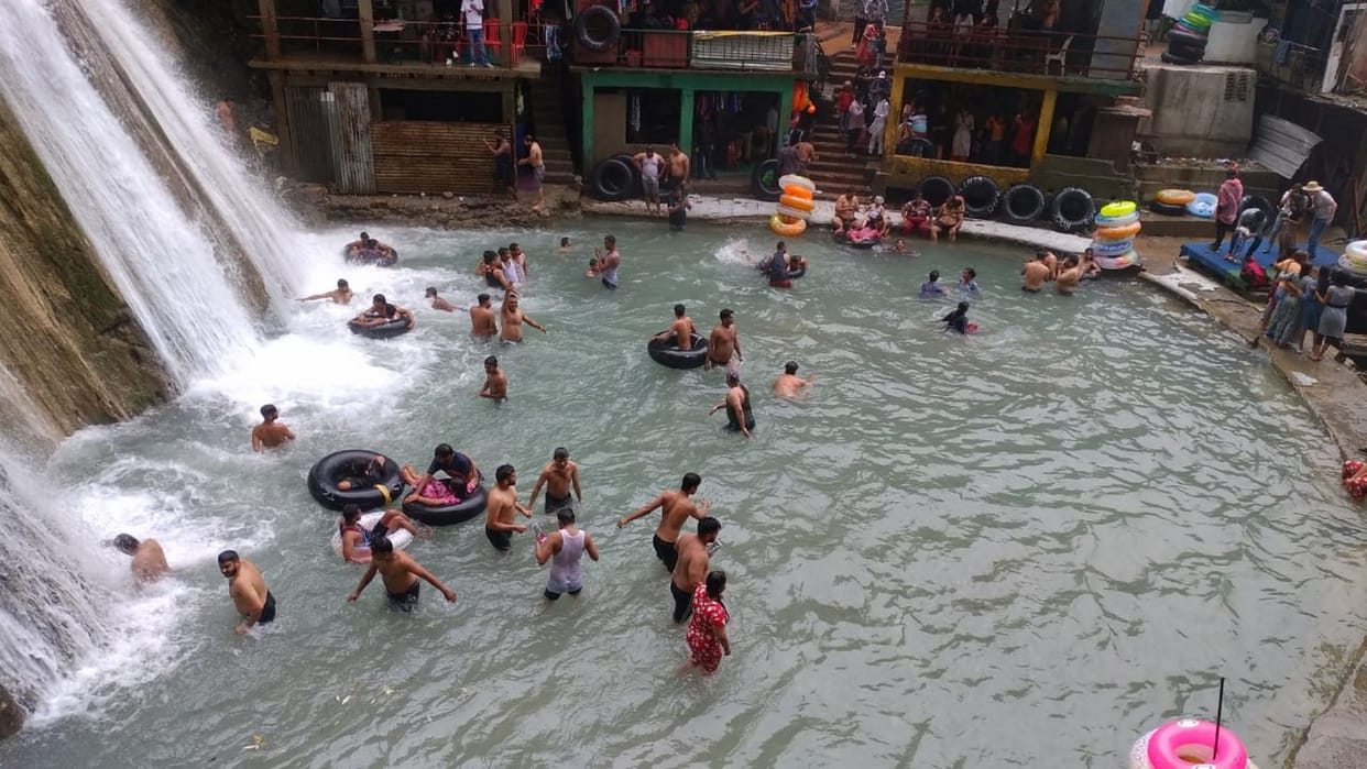 uttarakhand news: tourist rush kempty fall, tourists creat furor after drinking in musoorie