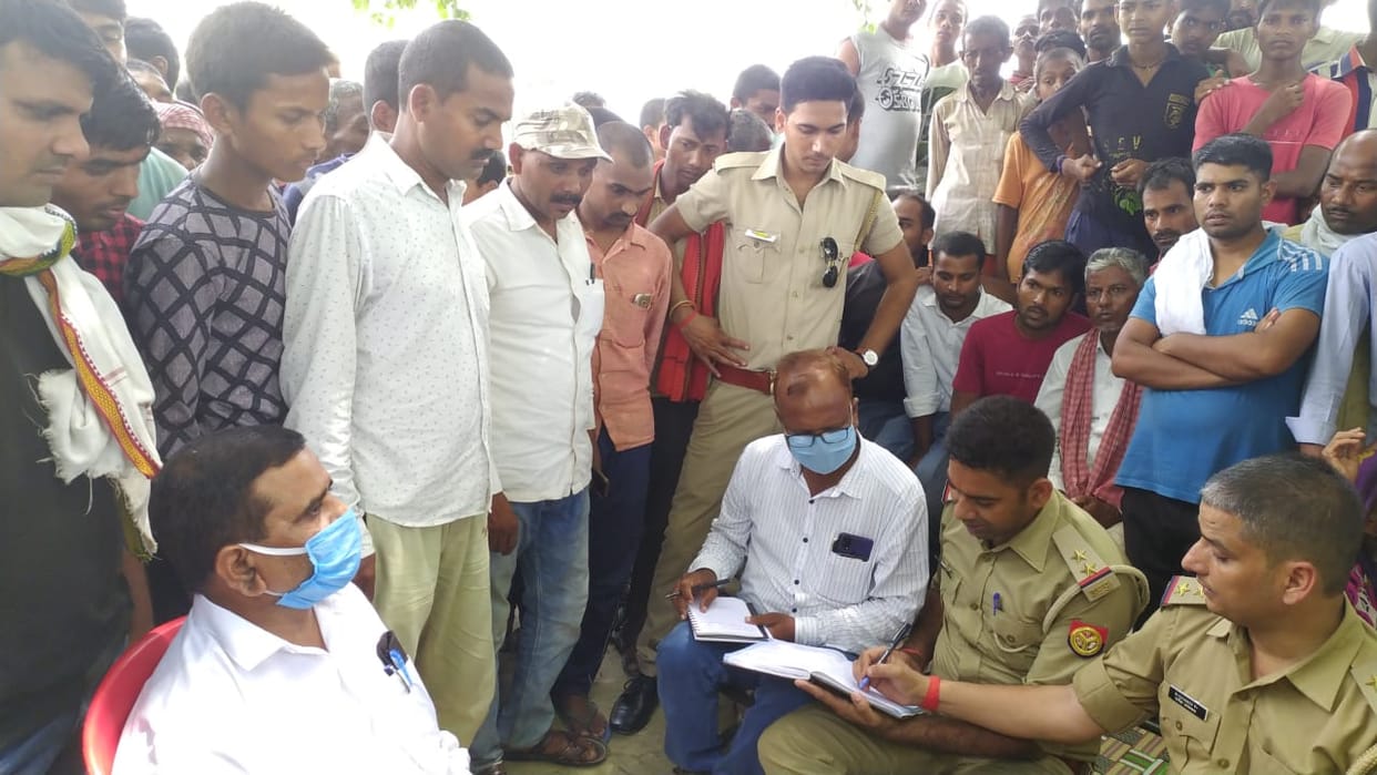 overspeed Scorpio tramples four women to save women in ballia one killed angry villagers protest on road