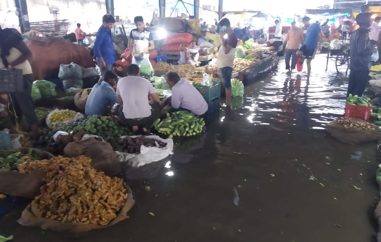jhajjar bahadurgarh news,Waterlogging on roads due to 50 mm of rain