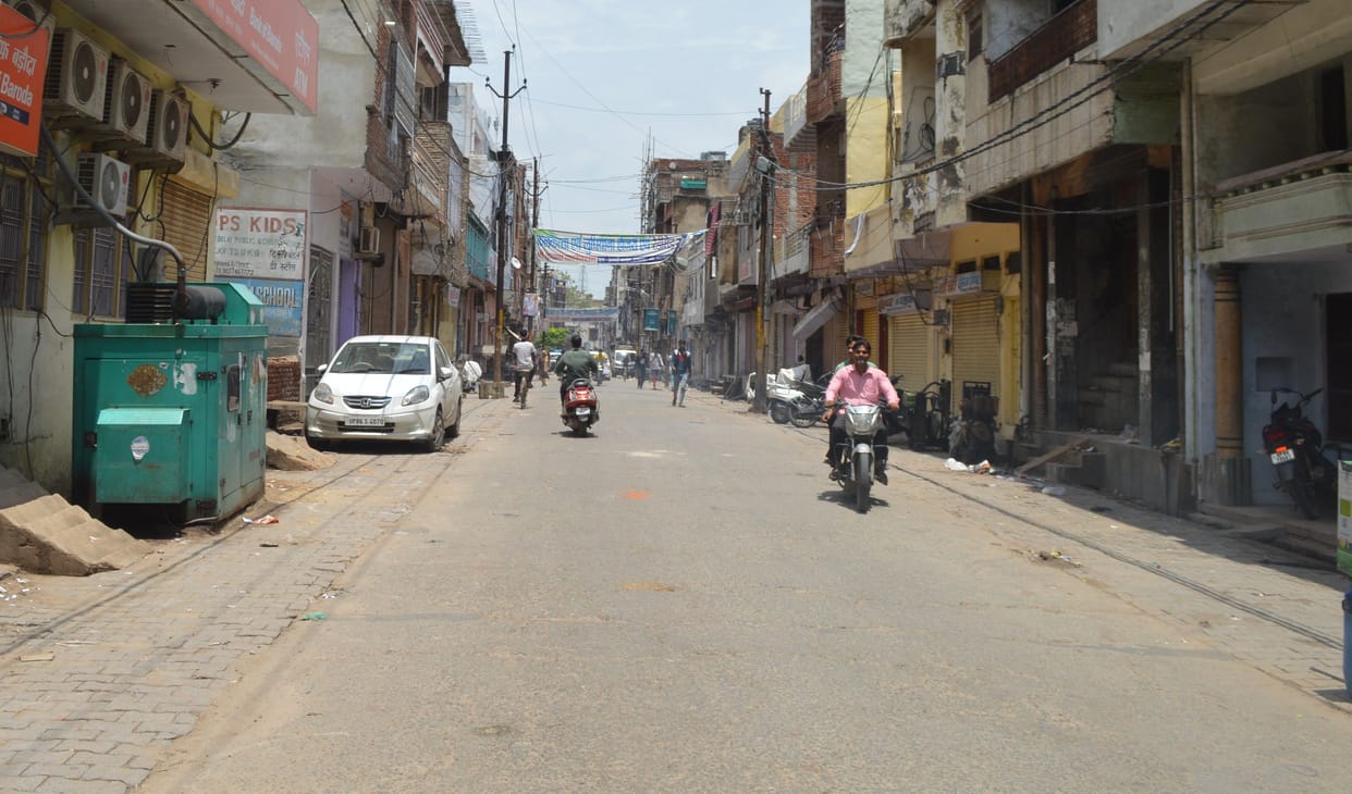 Hathras: Due to Corona curfew, there was hustle and bustle somewhere, silence