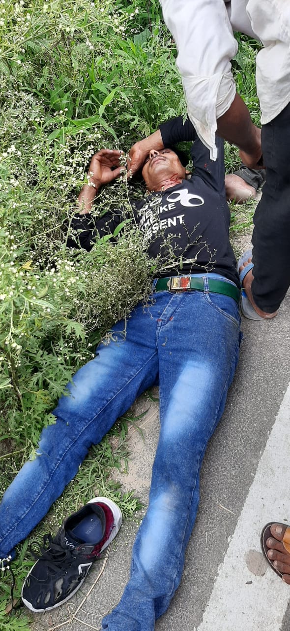 Four injured in a collision between two bikes, one in critical condition