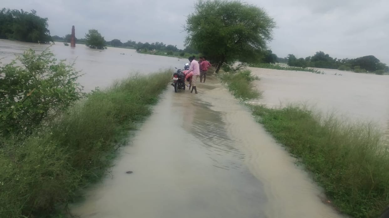 Flood surrounded more than 35 villages, traffic stopped