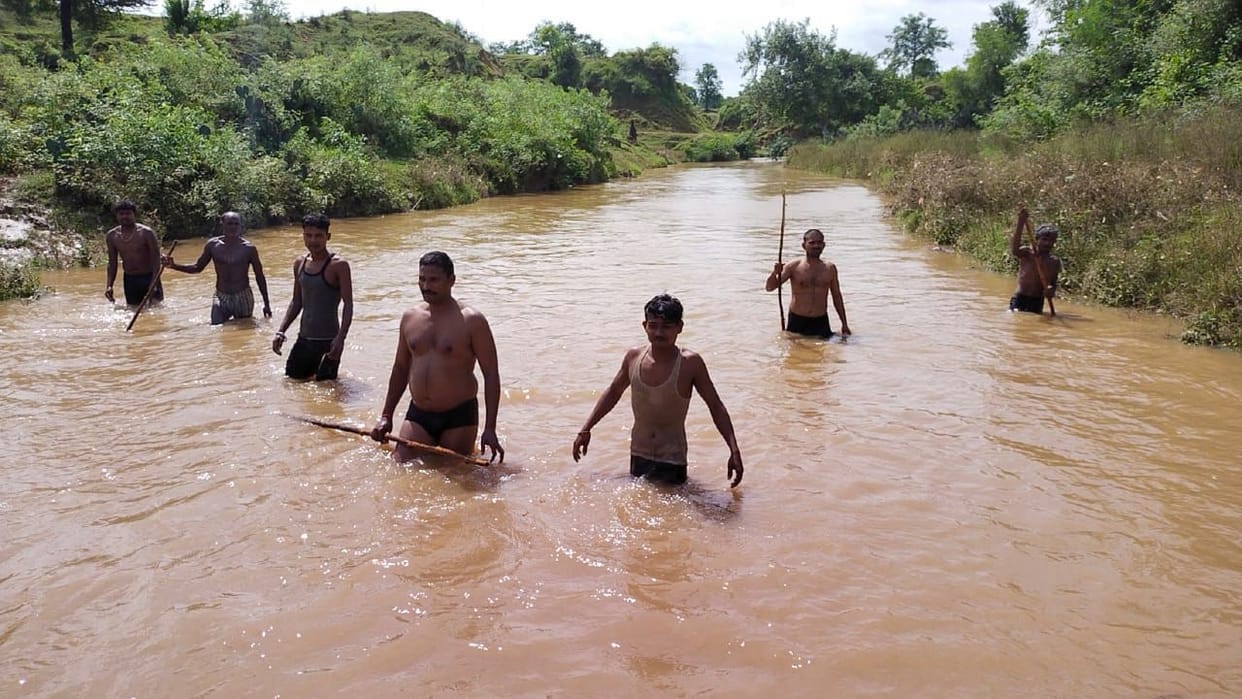 Youth caught fishing drowned in the river, died